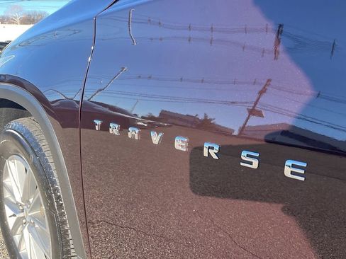 Used 2023 Chevrolet Traverse LT image 14