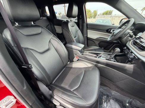 Used 2025 Jeep Compass Limited image 37