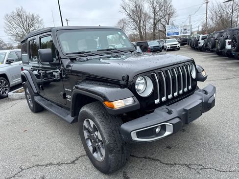 Used 2022 Jeep Wrangler Unlimited Sahara AWD/4WD image 7