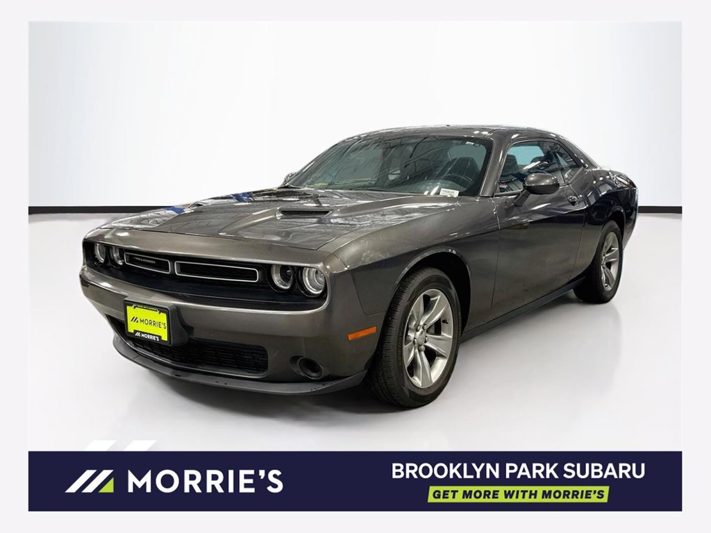 Used 2015 Dodge Challenger SXT RWD image 1