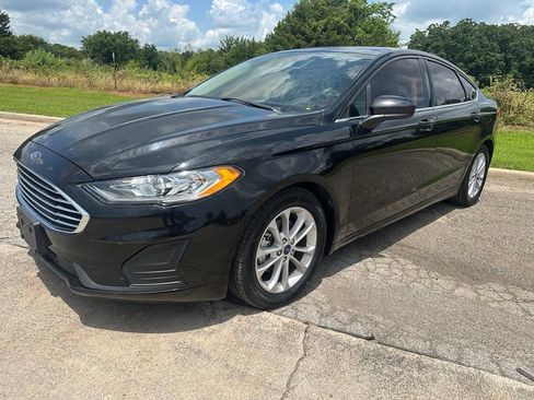 Used 2019 Ford Fusion SE FWD image 2