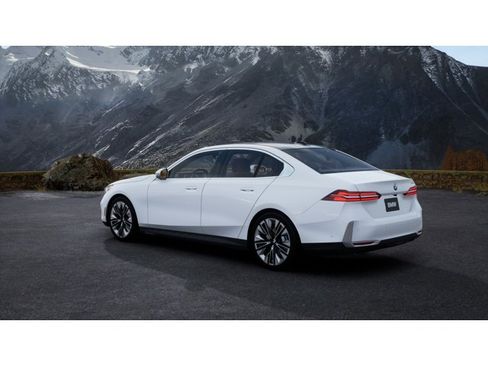 New 2026 BMW 530i image 2