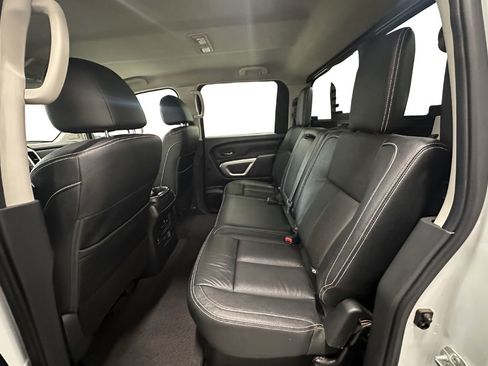 Used 2019 Nissan Titan PRO-4X w/ Pro-4x Convenience Package image 12