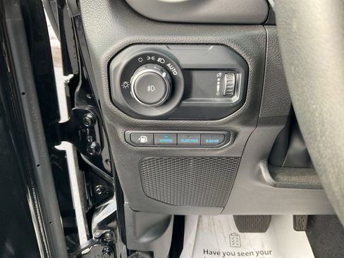 Used 2023 Jeep Wrangler Unlimited Rubicon 4xe image 7