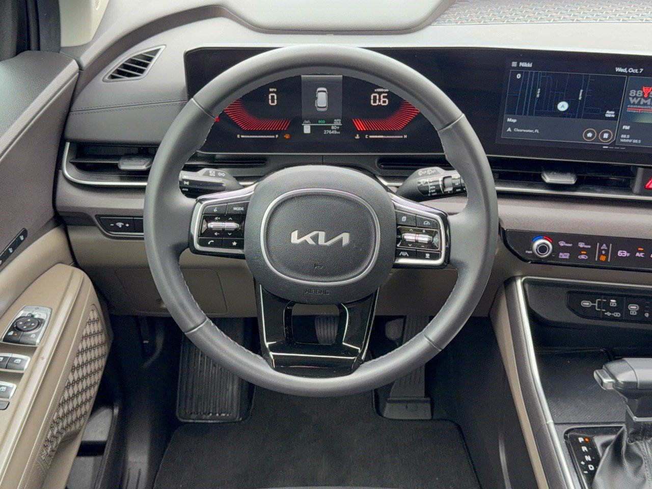 Used 2025 Kia Carnival EX FWD image 10