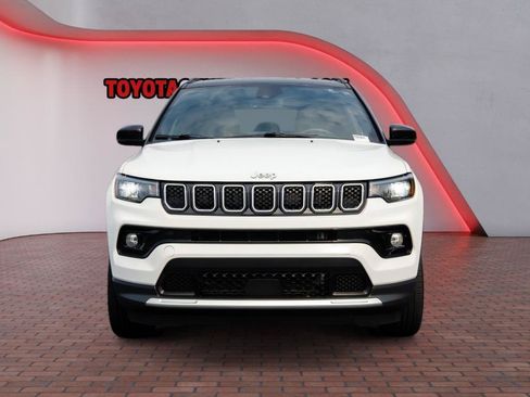 Used 2024 Jeep Compass Limited AWD/4WD image 2