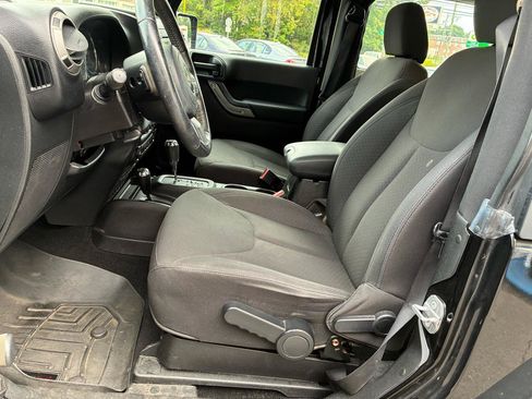Used 2015 Jeep Wrangler Sport w/ Connectivity Group AWD/4WD image 15