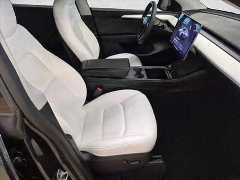 Used 2024 Tesla Model Y Performance AWD/4WD image 23