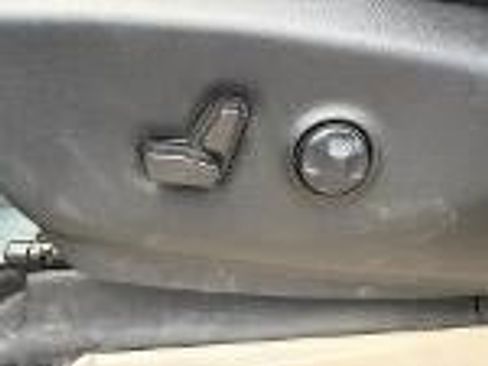 Used 2021 Chrysler Pacifica Touring-L w/ Premium & Safety Sphere Group FWD image 9