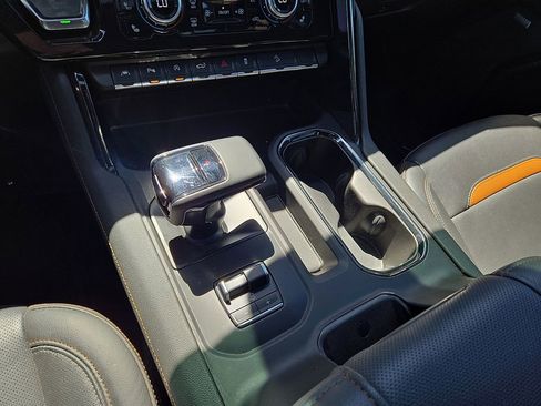 Used 2024 GMC Sierra 1500 AT4 w/ Technology Package AWD/4WD image 31