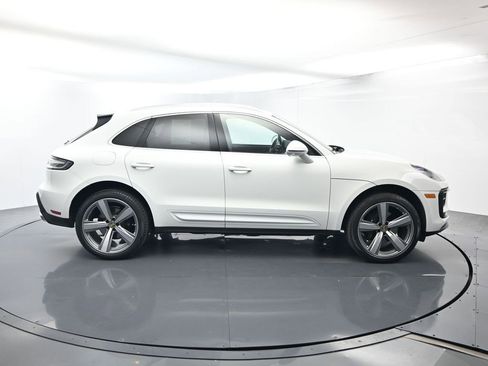 Certified 2025 Porsche Macan AWD/4WD image 16