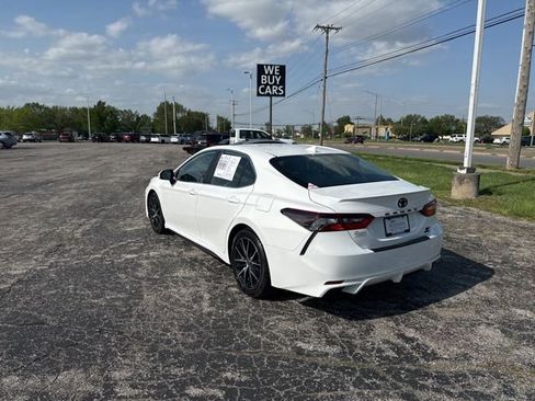 Used 2023 Toyota Camry SE w/ Cold Weather Package image 3