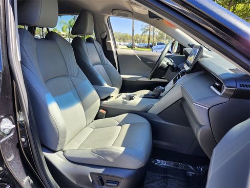 Used 2021 Toyota Venza Limited image 14