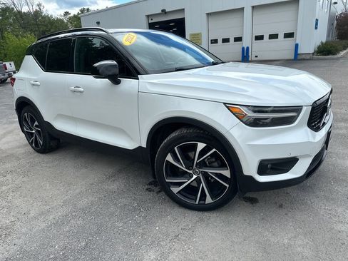 Used 2021 Volvo XC40 T5 R-Design w/ Climate Package AWD/4WD image 7