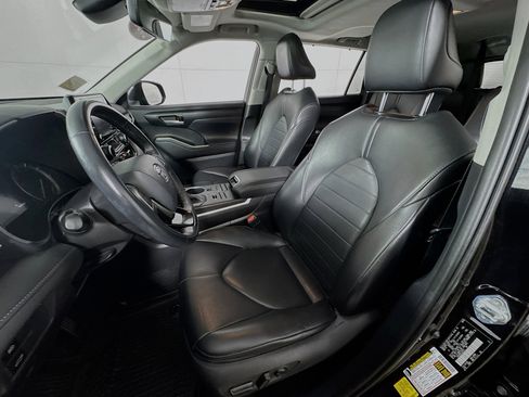 Used 2020 Toyota Highlander XLE image 14