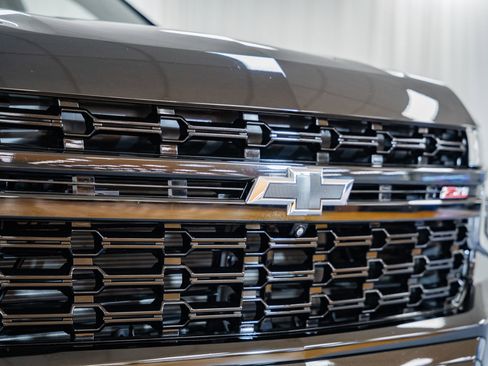 Used 2024 Chevrolet Tahoe Z71 image 7