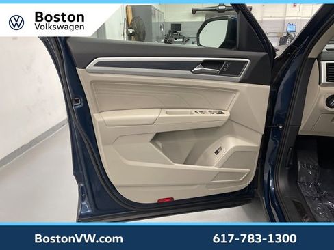 Certified 2022 Volkswagen Atlas SEL R-Line image 29