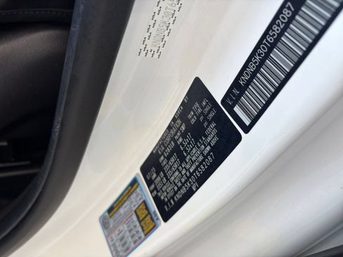Used 2026 Kia Carnival FWD image 31