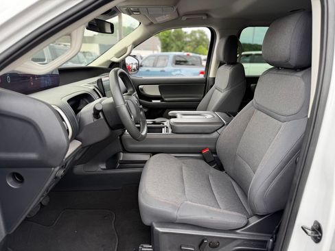 Used 2025 Ford Expedition Active AWD/4WD image 14