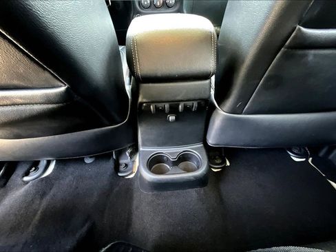 Used 2016 Jeep Wrangler Unlimited Sahara AWD/4WD image 8
