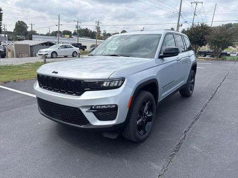 New 2025 Jeep Grand Cherokee Limited w/ Black Appearance Package AWD/4WD image 3