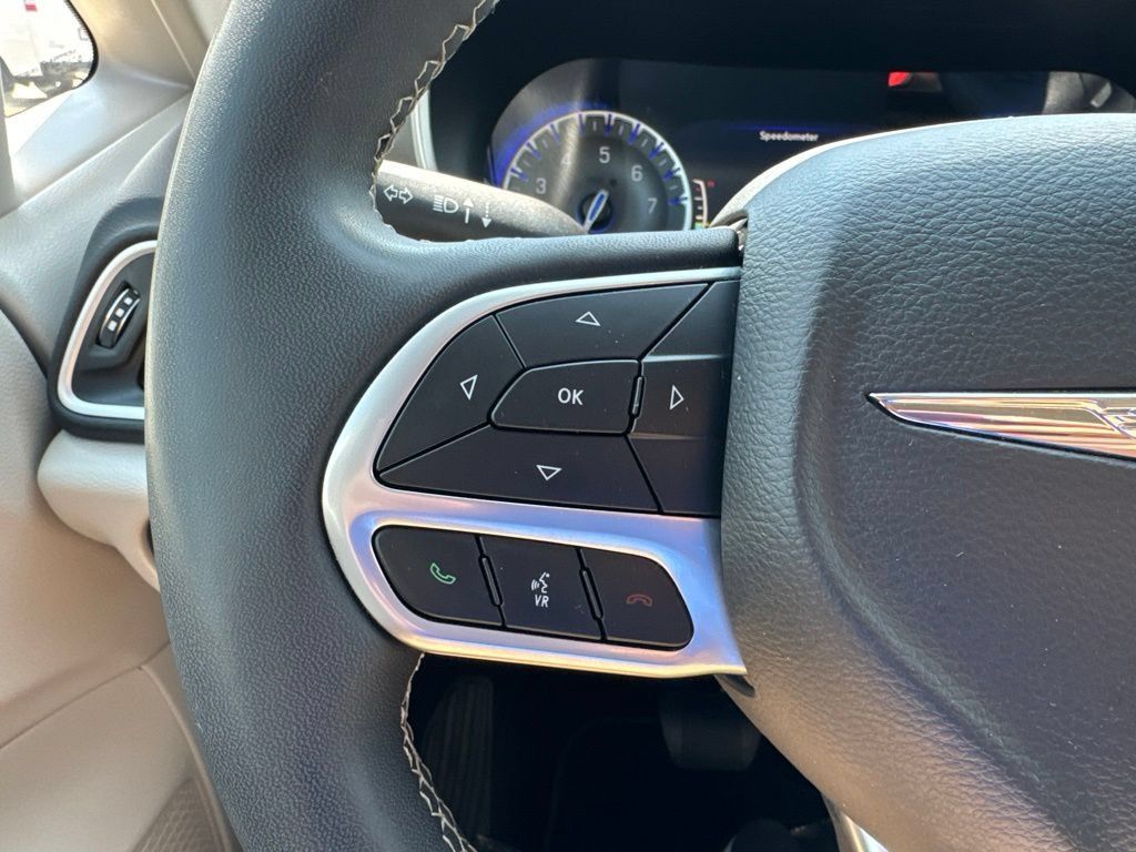 Certified 2024 Chrysler Pacifica Touring-L FWD image 13