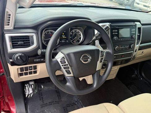 Used 2018 Nissan Titan SV AWD/4WD image 12