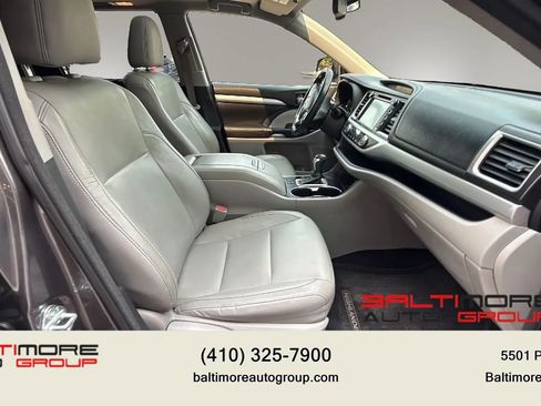 Used 2015 Toyota Highlander XLE AWD/4WD image 17