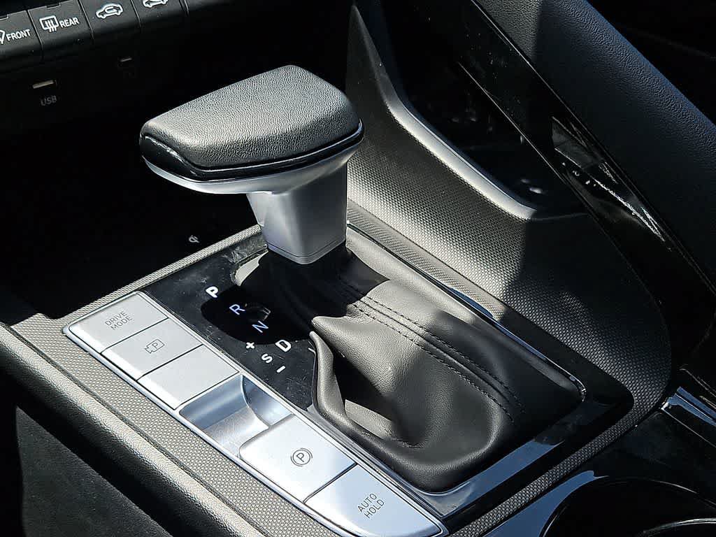 Used 2025 Hyundai Elantra Limited FWD image 14