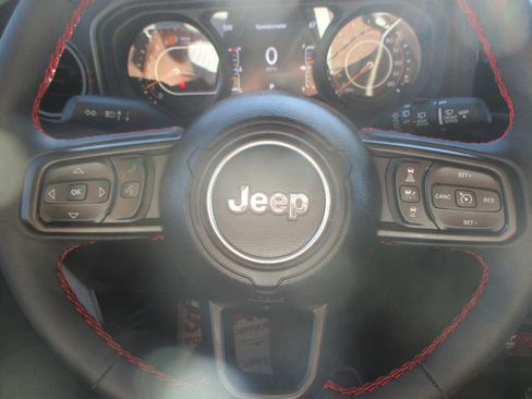 Used 2024 Jeep Wrangler Rubicon image 8