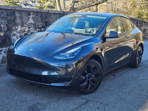 Used 2024 Tesla Model Y Long Range image 2