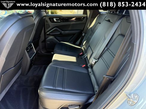 Used 2021 Porsche Cayenne AWD/4WD image 14
