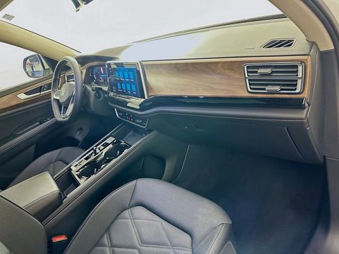 Used 2024 Volkswagen Atlas SE image 30