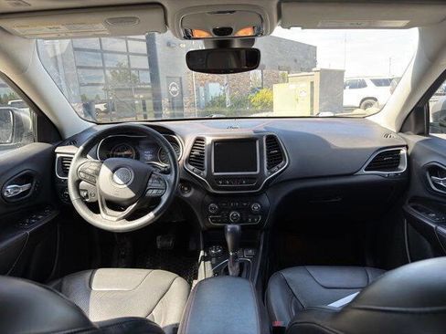 Used 2019 Jeep Cherokee Trailhawk AWD/4WD image 10