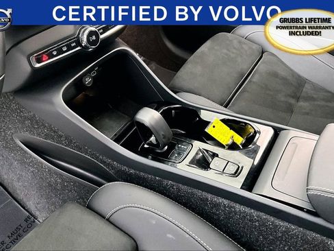 Certified 2025 Volvo XC40 B5 Plus image 19