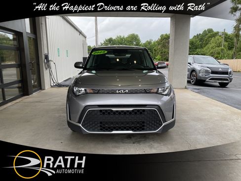 Used 2025 Kia Soul LX FWD image 3