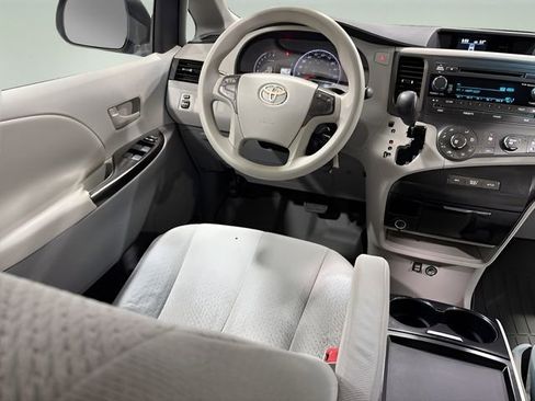 Used 2011 Toyota Sienna LE FWD image 24