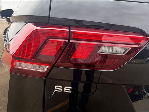 Used 2022 Volkswagen Tiguan SE image 24