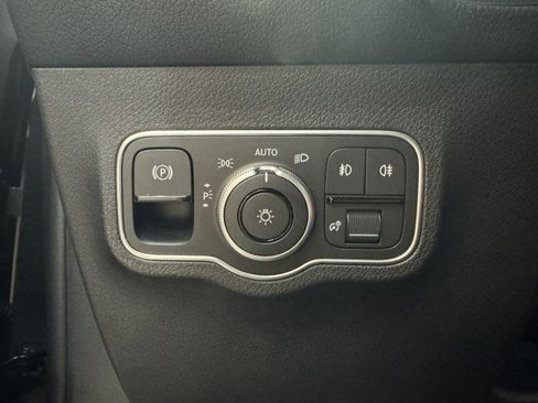 Certified 2025 Mercedes-Benz GLB 250 image 19