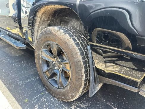 Used 2020 RAM 1500 4x4 Crew Cab image 12