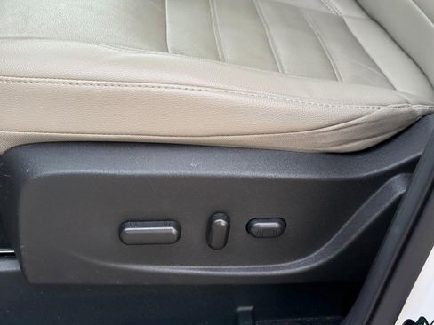 Used 2017 Ford Escape Titanium image 21