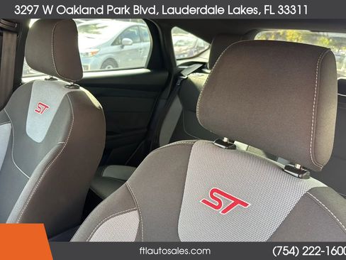 Used 2018 Ford Focus ST image 25