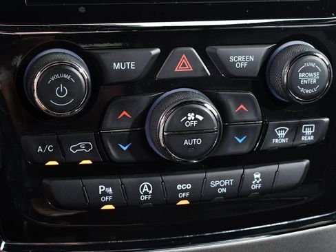 Used 2021 Jeep Grand Cherokee Laredo X AWD/4WD image 29