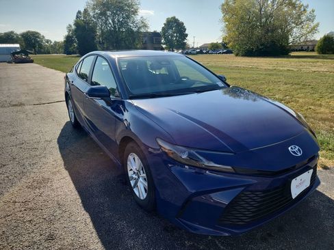 Used 2025 Toyota Camry LE image 8