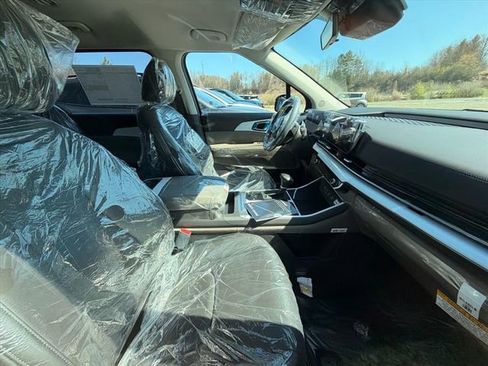 New 2026 Kia Carnival FWD image 14