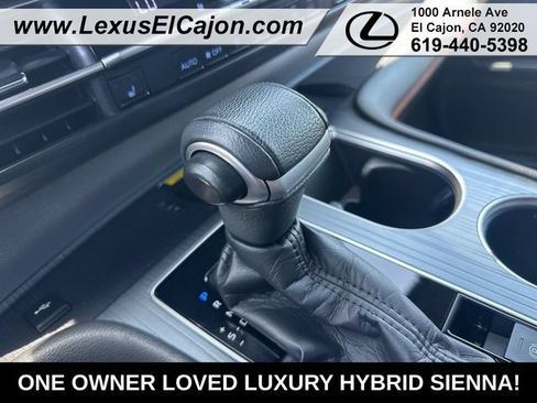 Used 2021 Toyota Sienna XSE w/ XSE Plus Package FWD image 32