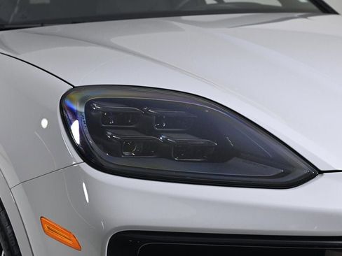Certified 2025 Porsche Cayenne S image 11