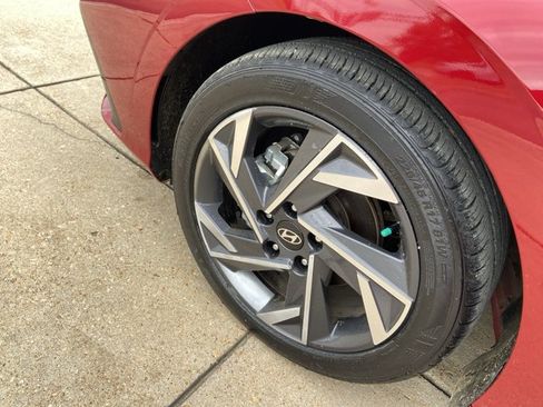 Used 2025 Hyundai Elantra Limited FWD image 25