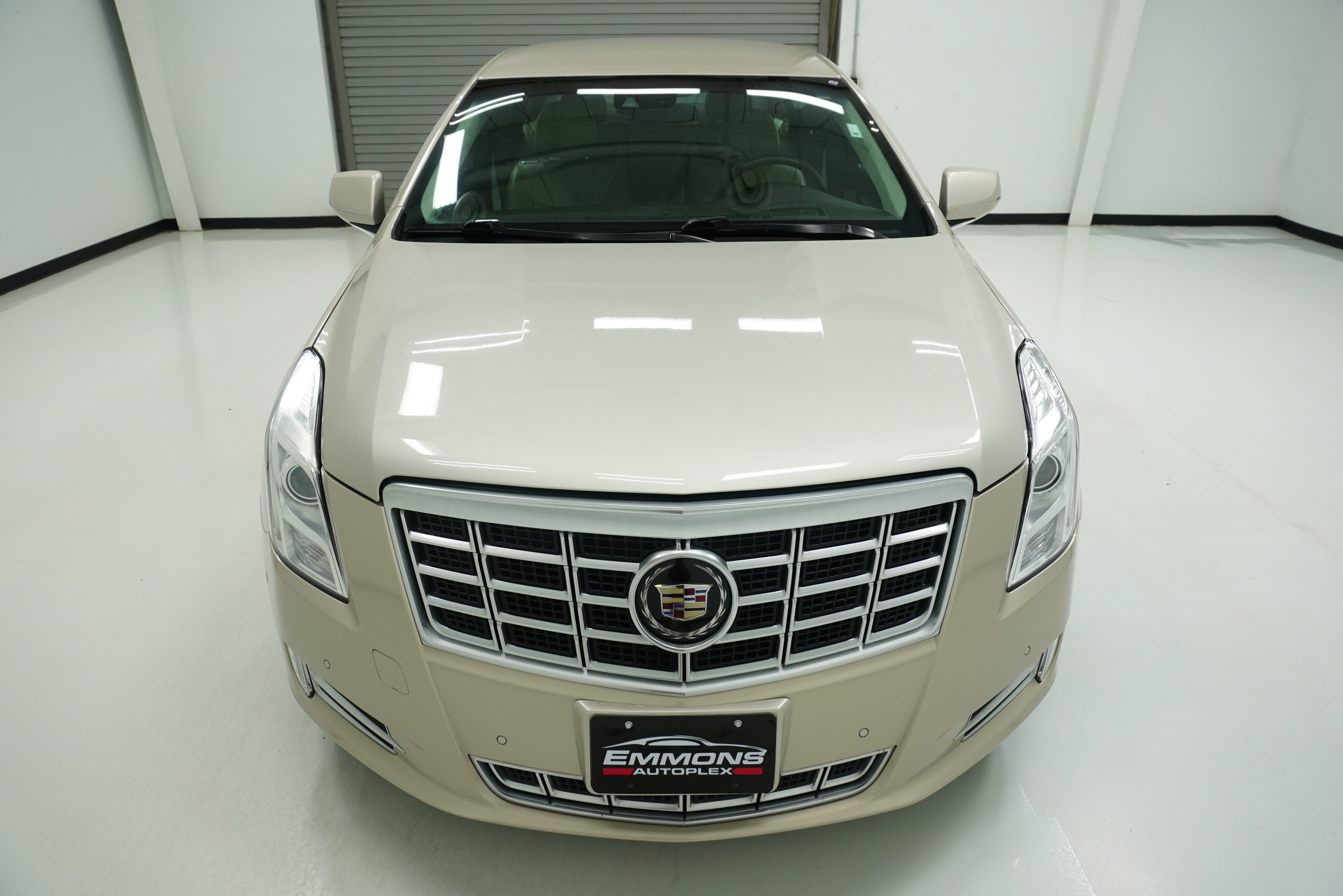 Used 2014 Cadillac XTS Premium w/ Driver Assist Package FWD image 2