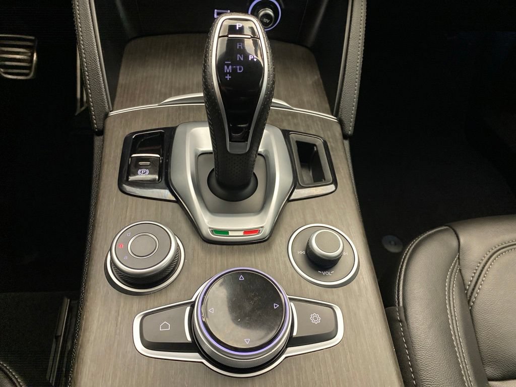 Used 2022 Alfa Romeo Stelvio Ti AWD/4WD image 15